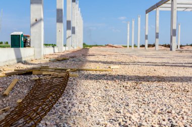 Şantiyede görünüm, bitmemiş beton yapı