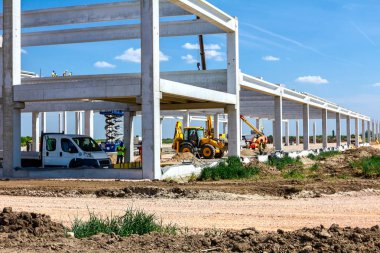 Şantiyede görünüm, bitmemiş beton yapı