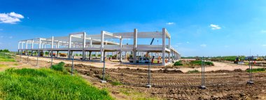 Peyzajın panoramik manzarası endüstriyel binaya dönüşüyor m