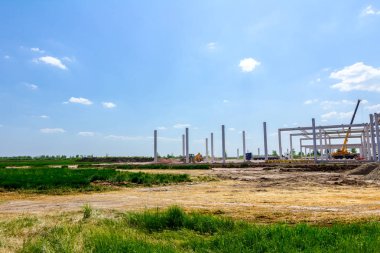 Şantiyede görünüm, bitmemiş beton yapı