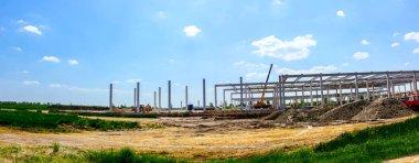 Peyzajın panoramik manzarası endüstriyel binaya dönüşüyor m