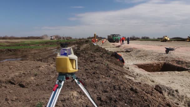 Celkové Centrum Zařízení Laserem Pro Vyrovnání Jiných Zařízení Úroveň Staveniště — Stock video