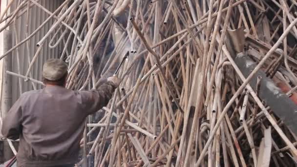 Worker Cutting Manually Old Metal Construction Using Gas Mixture Oxygen — Stock Video