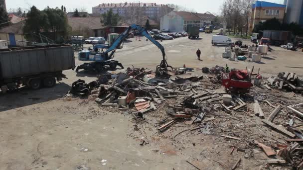 Loader Manipulator Met Hydraulische Grappling Klauw Het Laden Van Schroot — Stockvideo