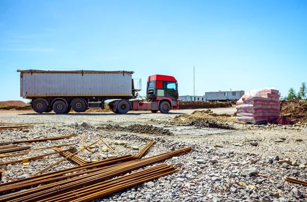 Kamyon taşımacılığı, şantiyede lojistik
