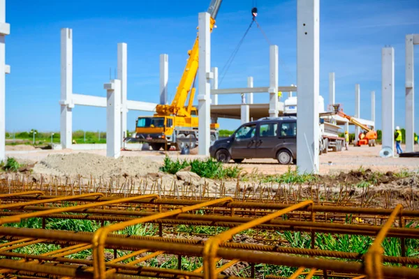 Paslı güçlendiren kafes, armatür geçici olarak yığılmış yığını