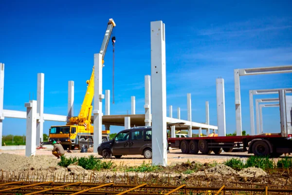 Şantiyede görünüm, bitmemiş beton yapı