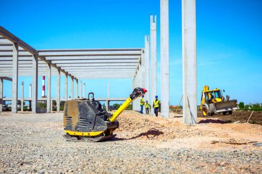 Kullanılmış rammer şantiyede ayakta