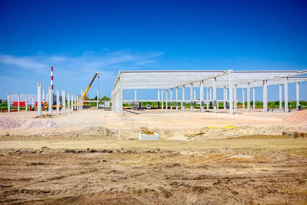 Şantiyede görünüm, bitmemiş beton yapı