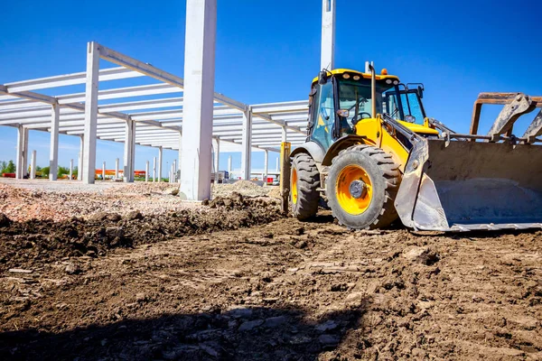 Ön ekskavatörün çalışma aletinde düşük görünüm, bıçak