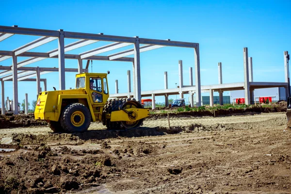 Buldozer ve sivri ile büyük yol silindiri constr çalışıyoruz