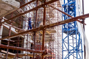 İnşaat alanındaki iskelede görüntüle