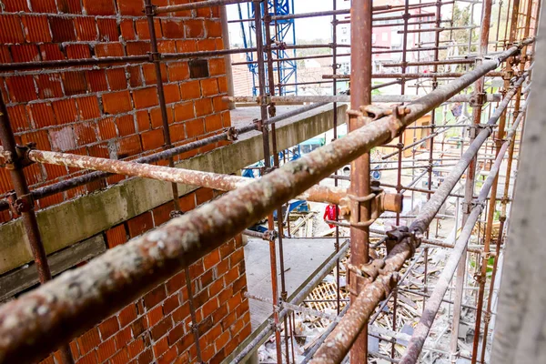 View on empty scaffold at construction site — Stock Photo, Image