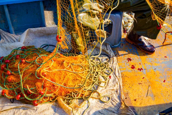 Pêcheur Pantalon Bottes Caoutchouc Est Assis Dans Son Bateau Empiler — Photo