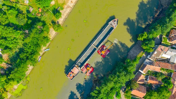 Vista Aérea Dragagem Escavadora Dragagem Trabalhando Rio Canal Aprofundamento Remoção — Fotografia de Stock
