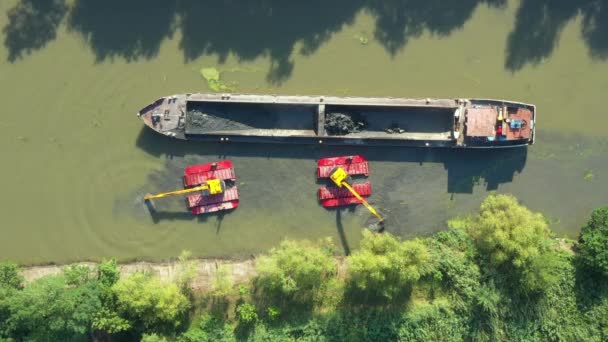Vista Aérea Dragagem Escavadora Dragagem Trabalhando Rio Canal Aprofundamento Remoção — Vídeo de Stock