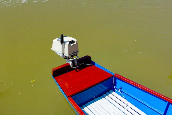 Barco Pesca Colorido Ancorado Rio — Fotografia de Stock