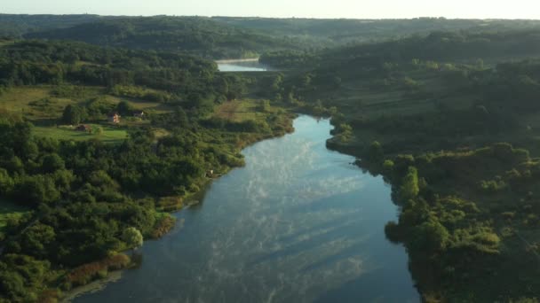 Veduta Aerea Vapore Lentamente Galleggiante Vapore Sul Lago All Alba — Video Stock