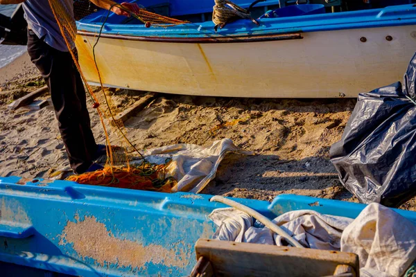 Pescador Está Tirando Peixes Rede Preparar Para Sua Próxima Pesca — Fotografia de Stock