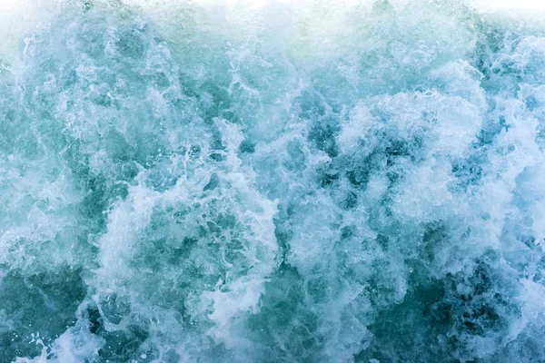 Türkisblaues Welliges Meerwasser Mit Schaum Und Wellen Hintergrundstruktur — Stockfoto