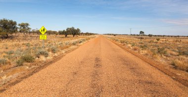 Avustralya outback işareti Queensland Birdsville çevresinde geçiş çocuklar için