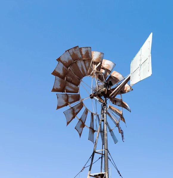 Pompaları Rüzgar Kullanımı Kırsal Yel Değirmeni — Stok fotoğraf