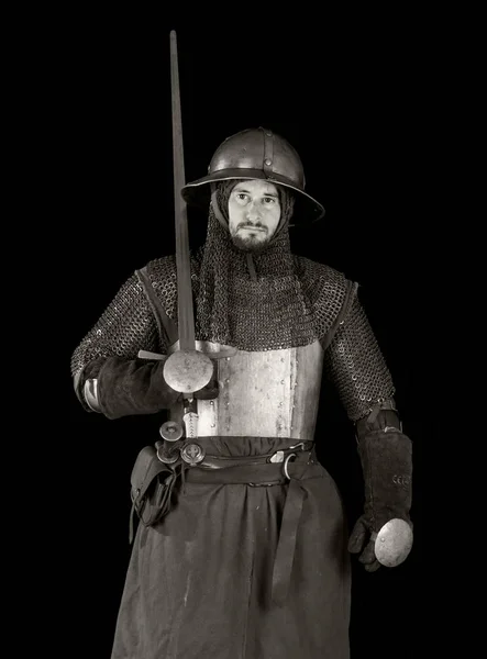 Giovane Soldato Azione Con Indosso Armatura Medievale — Foto Stock