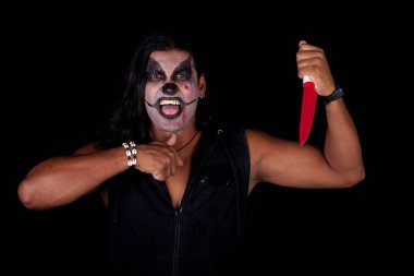 şeytani palyaço olarak genç adam