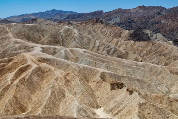 薄命点是位于东部死亡谷死亡谷国家公园在美国为其侵蚀风景注意到阿马戈萨范围的一部分 它是从炉里克湖 500 万多年前的沉积物的组成 — 图库照片