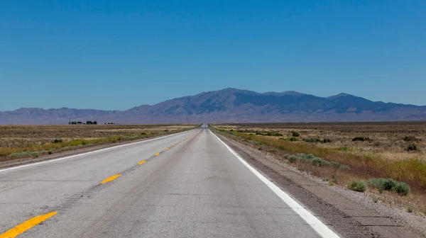 米国のルート はアメリカ合衆国で大陸横断高速道路オーシャンシティ メリーランド州 Life 198年 月によってアメリカの最も孤独な道の名前に西に西のサクラメント カリフォルニア州からストレッチ — ストック写真