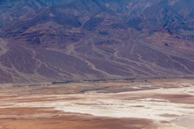 Dante'nin bir bakış açısı Teras tabut zirve, Kuzey tarafında kara dağlar, tepe boyunca 1,669 m yükseklikte Ölüm Vadisi bakan görünümdür. Dante'nin görünümdür yaklaşık 25 km güneyinde ocağı Creek Ölüm Vadisi Milli Parkı'nda.