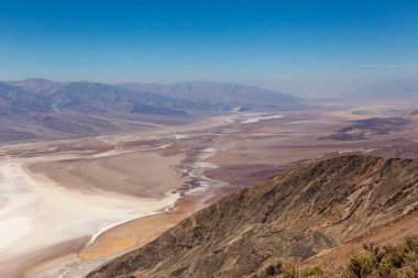 Dante'nin bir bakış açısı Teras tabut zirve, Kuzey tarafında kara dağlar, tepe boyunca 1,669 m yükseklikte Ölüm Vadisi bakan görünümdür. Dante'nin görünümdür yaklaşık 25 km güneyinde ocağı Creek Ölüm Vadisi Milli Parkı'nda.