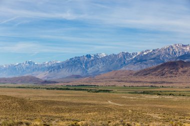 Mammoth Lakes alan ABD doğal görünümünde. Mammoth Lakes Kaliforniya'nın Sierra Nevada dağlarında bir şehirdir. Mamut dağ ve Haziran dağ kayak alanları ve yollar yakın bilinen