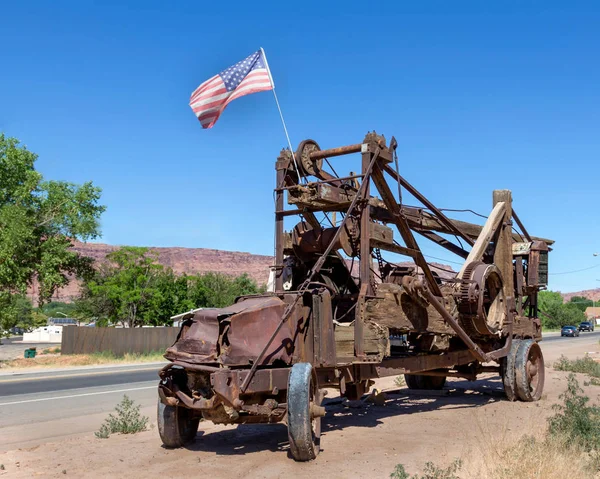 Vecchio jalopy arrugginito — Foto Stock