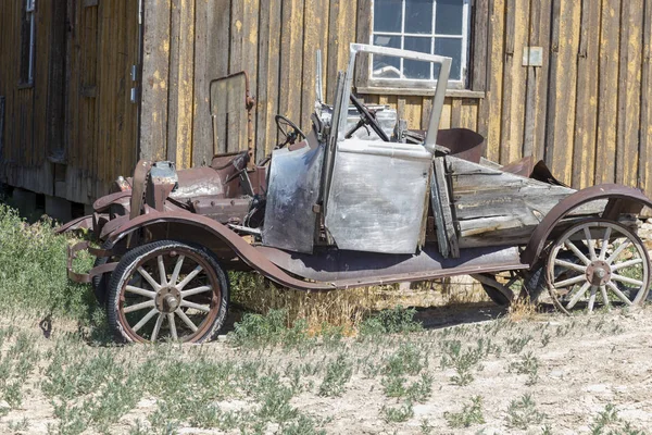 Old rusted jalopy — Stock Photo, Image