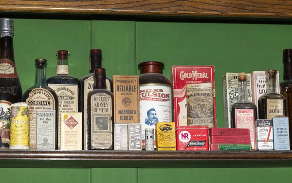 ilaçlar ile eski köy mağaza