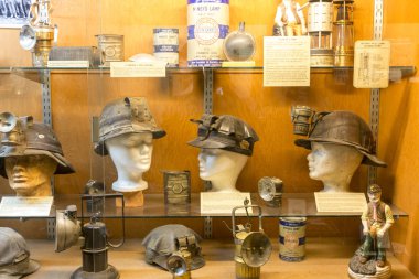 seçim eski madencilik şapkaları 