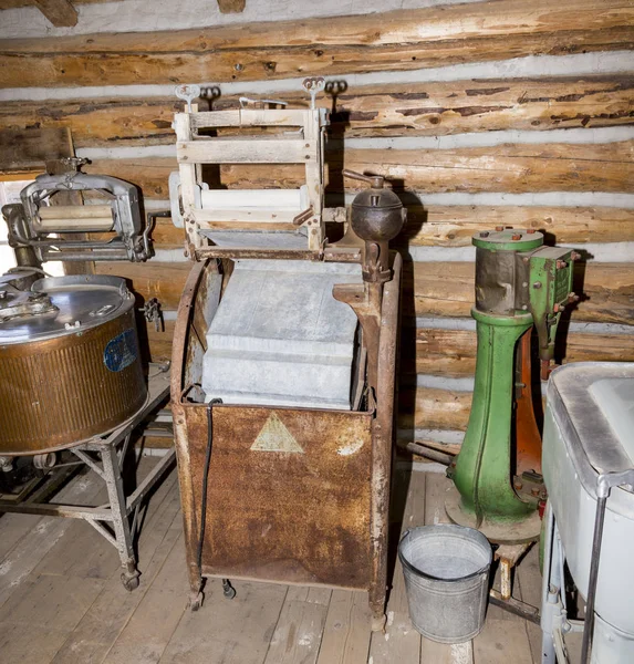 Antique laundry equipment — Stock Photo, Image