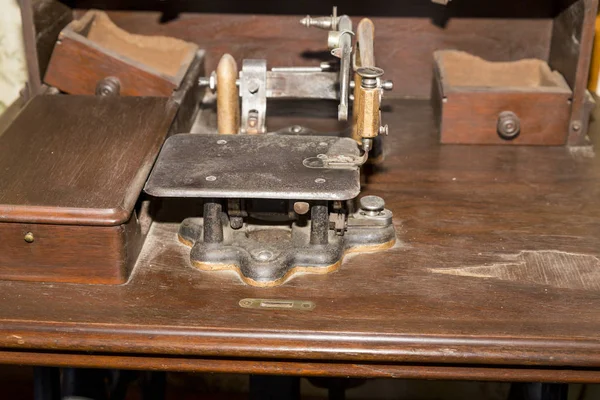 Machine à coudre antique — Photo