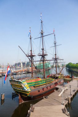 Halat ve yelkenli klasik uzun gemi.. 