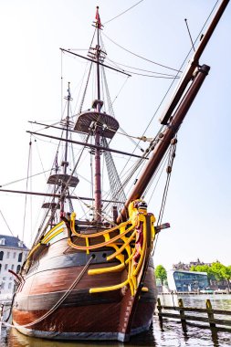 Halat ve yelkenli klasik uzun gemi.. 