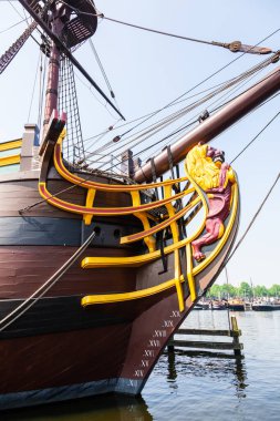 Halat ve yelkenli klasik uzun gemi.. 