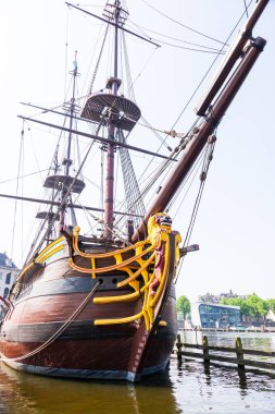 Halat ve yelkenli klasik uzun gemi.. 