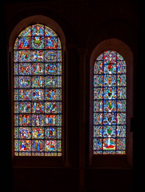 13. yüzyıl Notre-Dame katedrali I. Dünya Savaşı sırasında büyük hasar görmesine karşın takdire şayan bir şekilde restore edilmiş ve Fransa 'nın en güzel Gotik kiliselerinden biri olarak yer almaktadır..