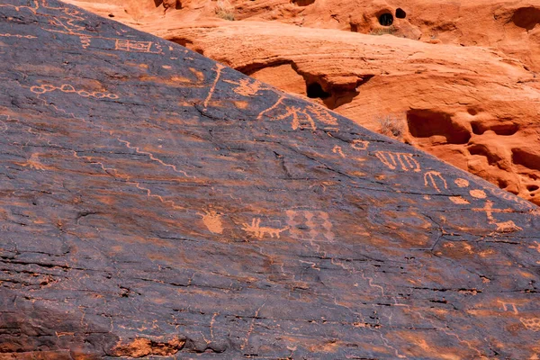 Fire Canyon Weathered Fading Ancient Indian Petroglyphs — Stock Photo, Image