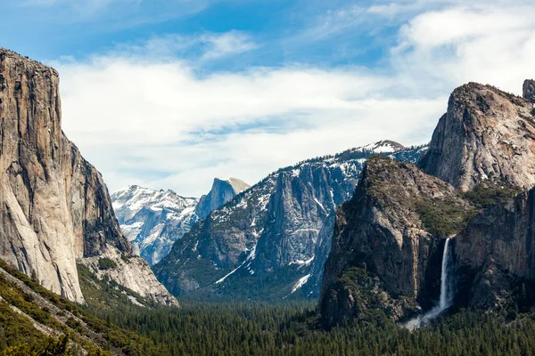 Yosemite Fallsi Cascata Più Alta Del Parco Nazionale Yosemite Lasciando — Foto Stock