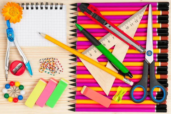 Kleurrijke school accessoires — Stockfoto