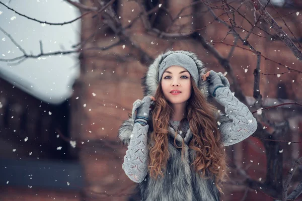 Retrato Aire Libre Joven Hermosa Chica Sonriente Feliz Nieve Mágica —  Fotos de Stock