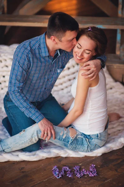 Bijgesneden Afbeelding Van Mooie Zwangere Vrouw Haar Knappe Man Buik — Stockfoto