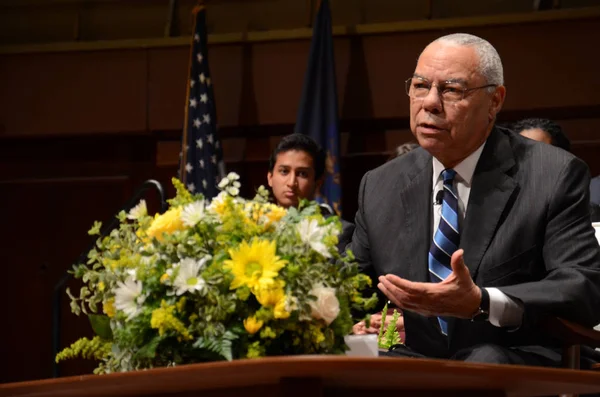 Ann Arbor, mı - 19 Eylül 2017: Colin Powell Michigan Üniversitesi Hill Auditorium James R. Mellor ders teslim sonra sorulara cevaplar.